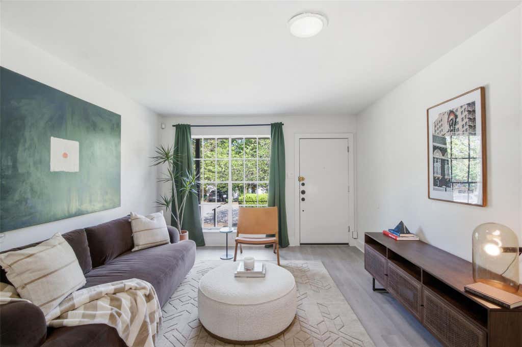 Photo of 2704 Carnarvon LN, Austin, TX 78704 (MLS # 2909497)