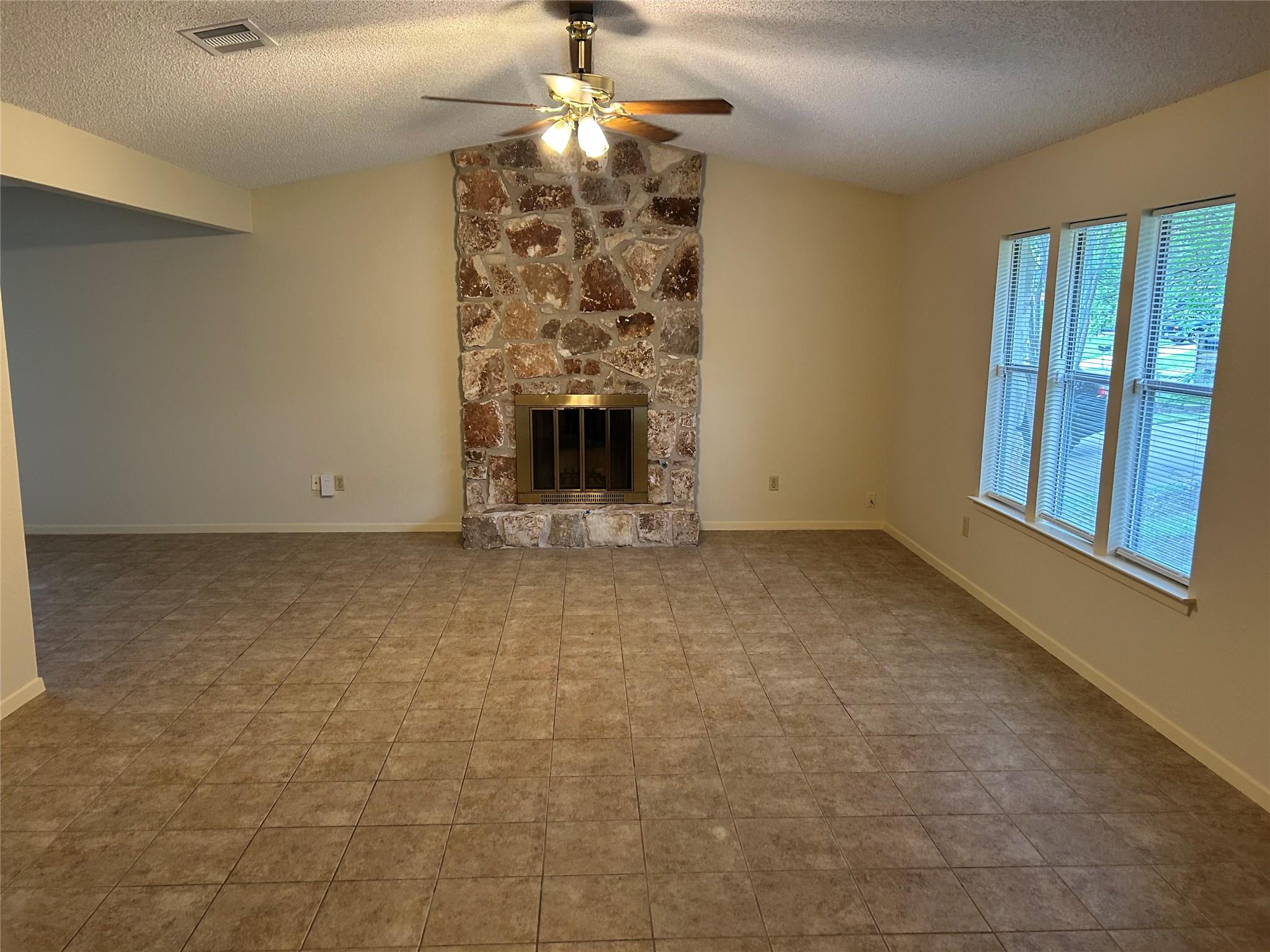 2114 Lear LN