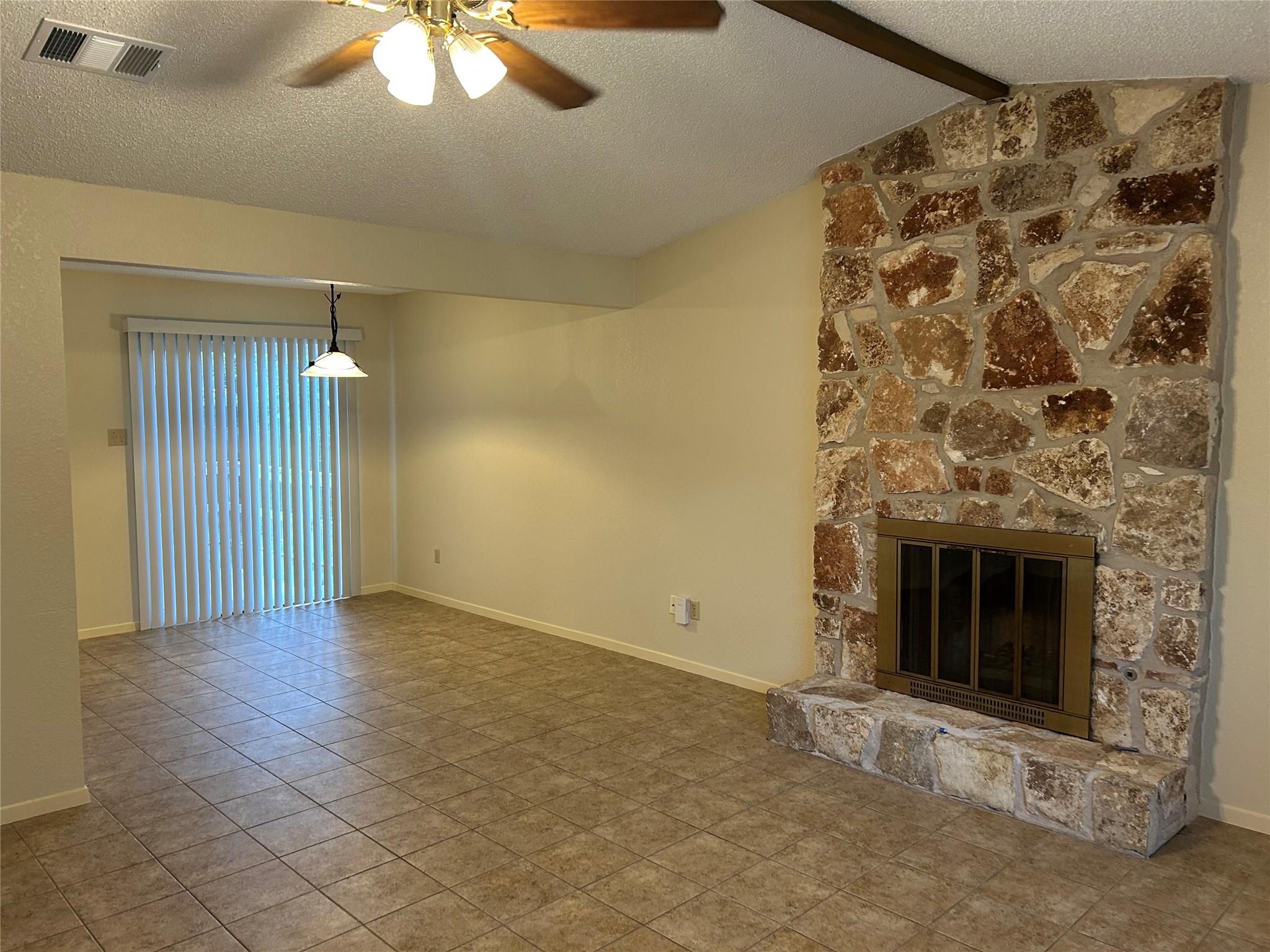2114 Lear LN