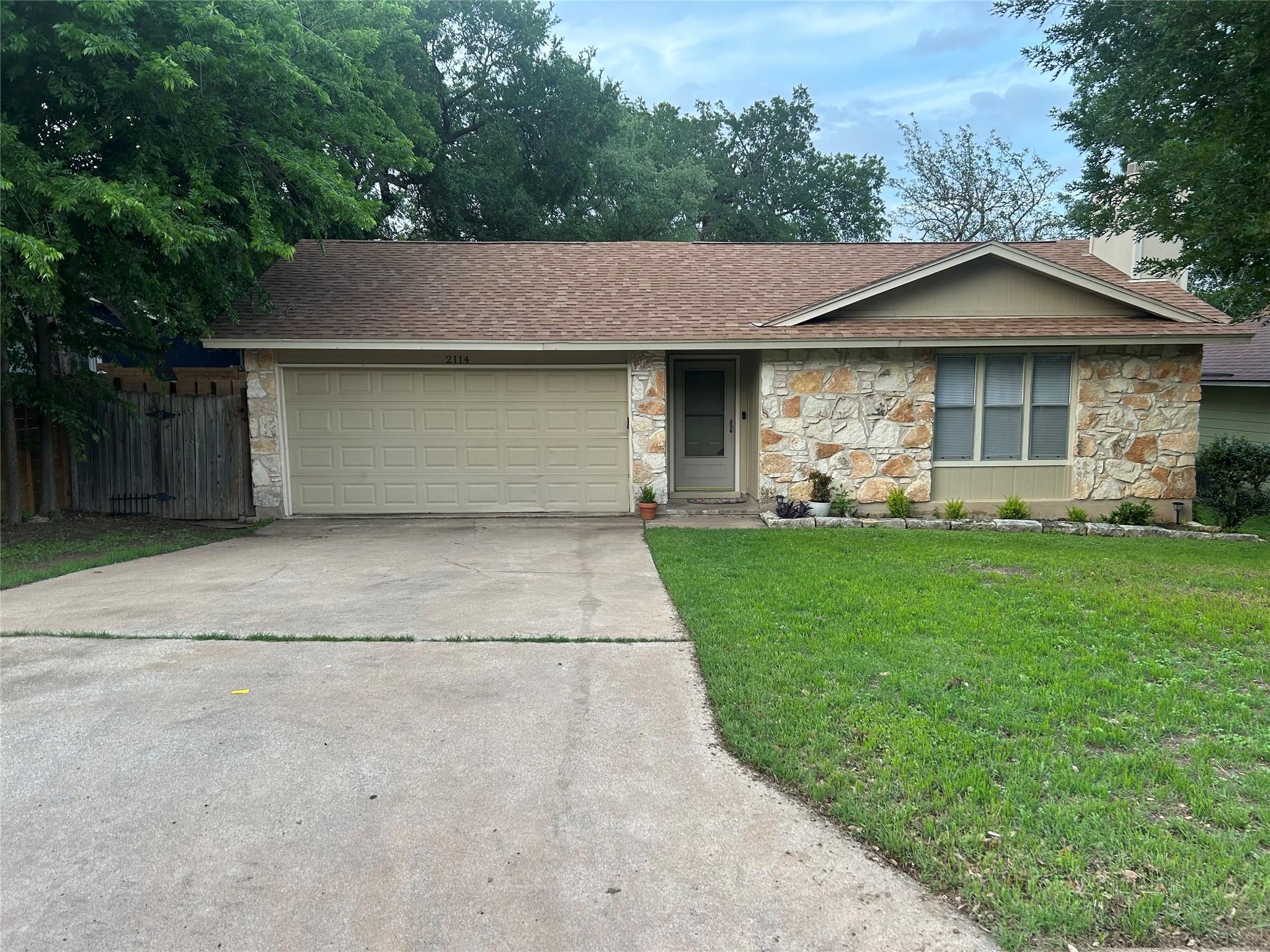 2114 Lear LN