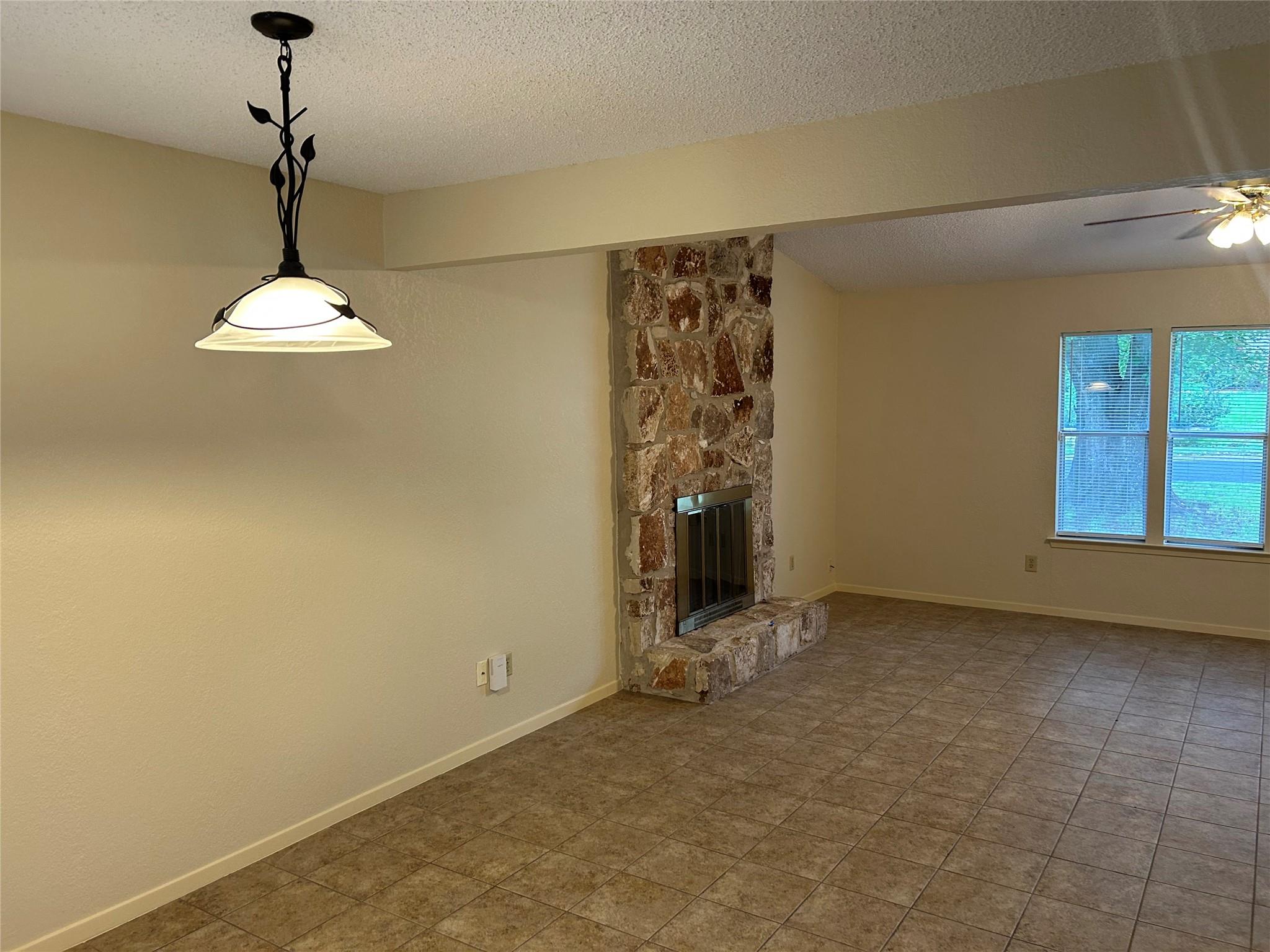 2114 Lear LN