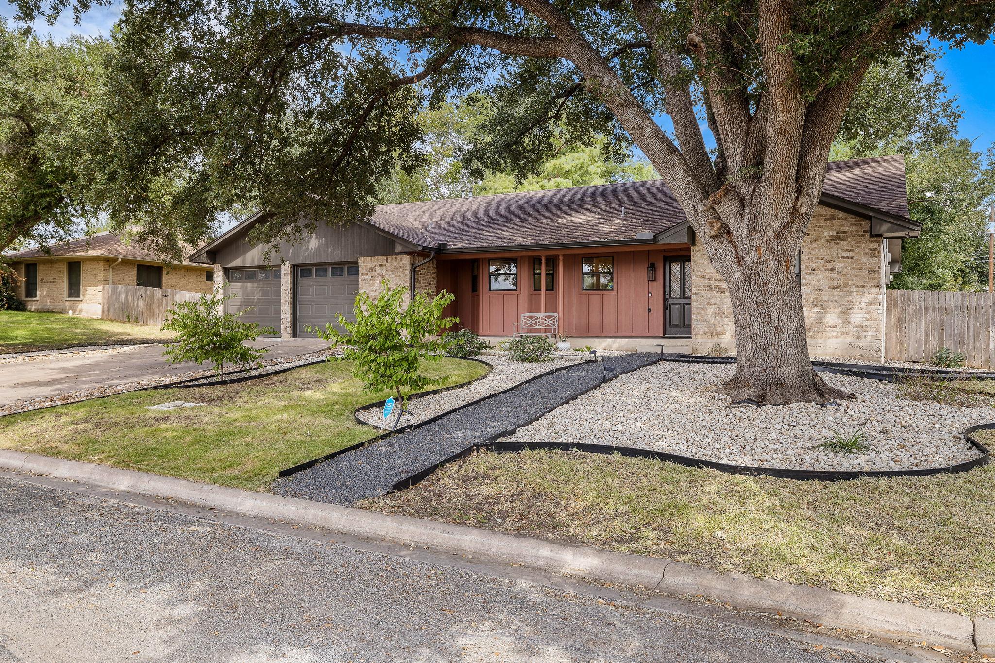 2202 Carolyn DR