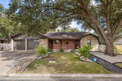 2202 Carolyn DR Taylor TX 76574