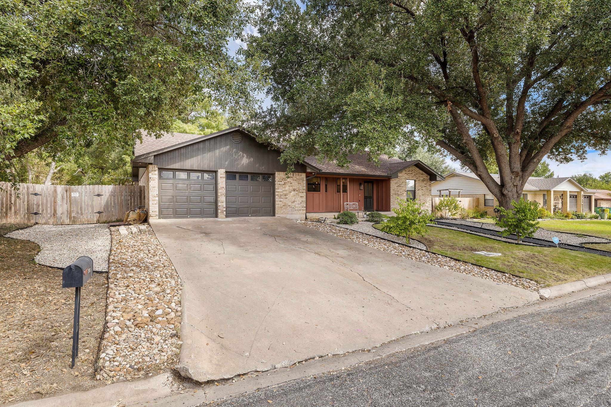 2202 Carolyn DR
