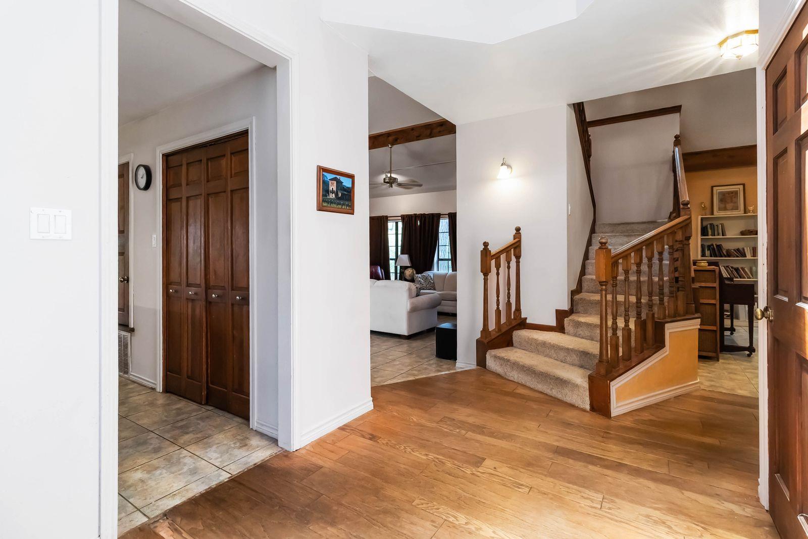 214 Laura LN