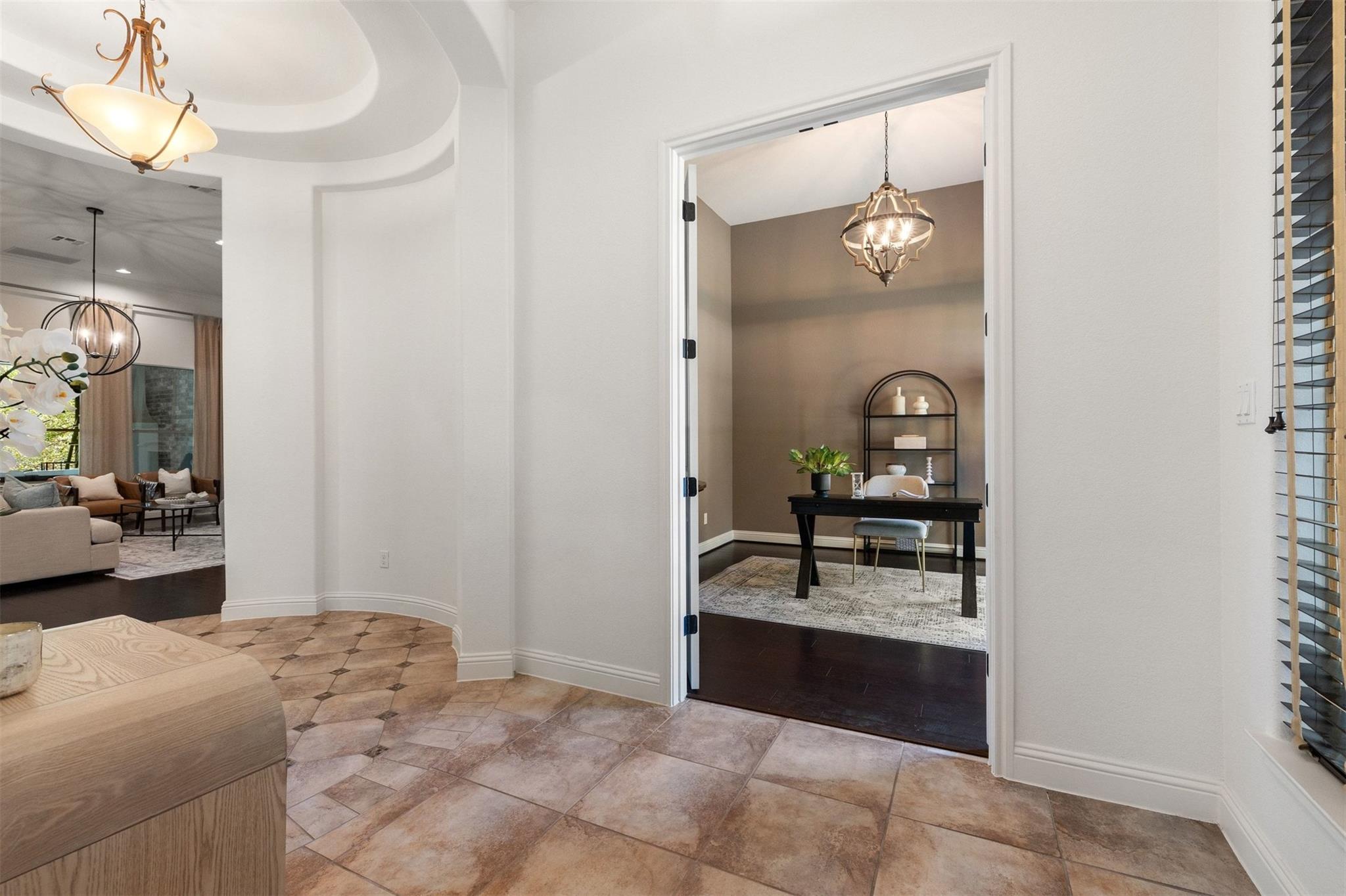 120 N Saddle Ridge DR