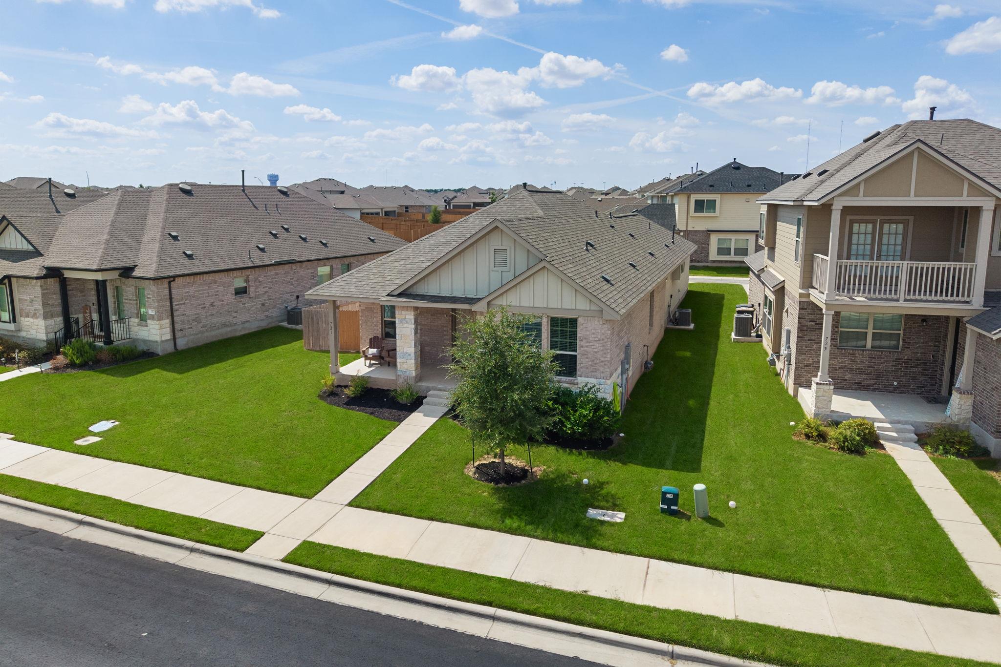 721 Paddock LN