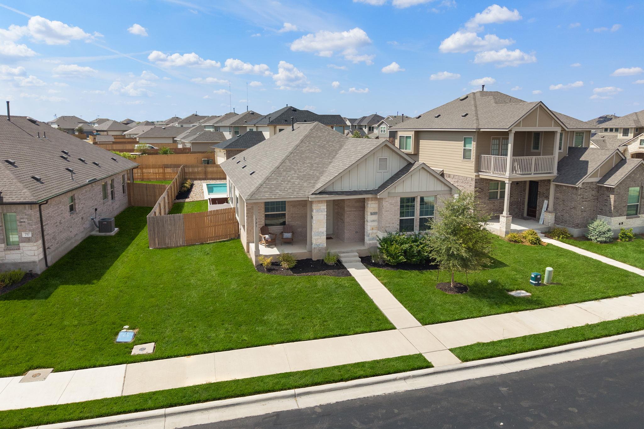 721 Paddock LN