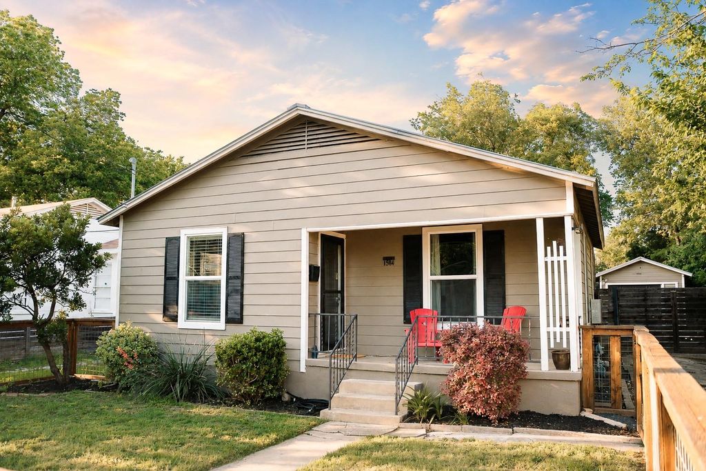 Photo of 1504 Ullrich Ave, Austin, TX 78756 (MLS # 5595689)