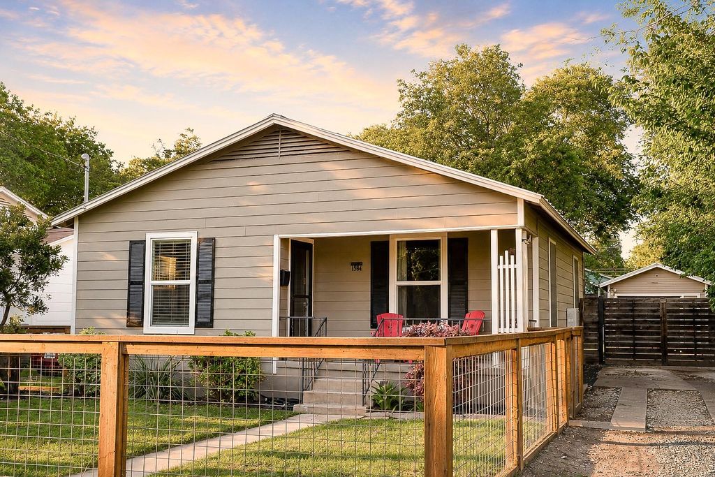 Photo of 1504 Ullrich Ave, Austin, TX 78756 (MLS # 5595689)