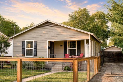 Photo of 1504 Ullrich Ave, Austin, TX 78756 (MLS # 5595689)