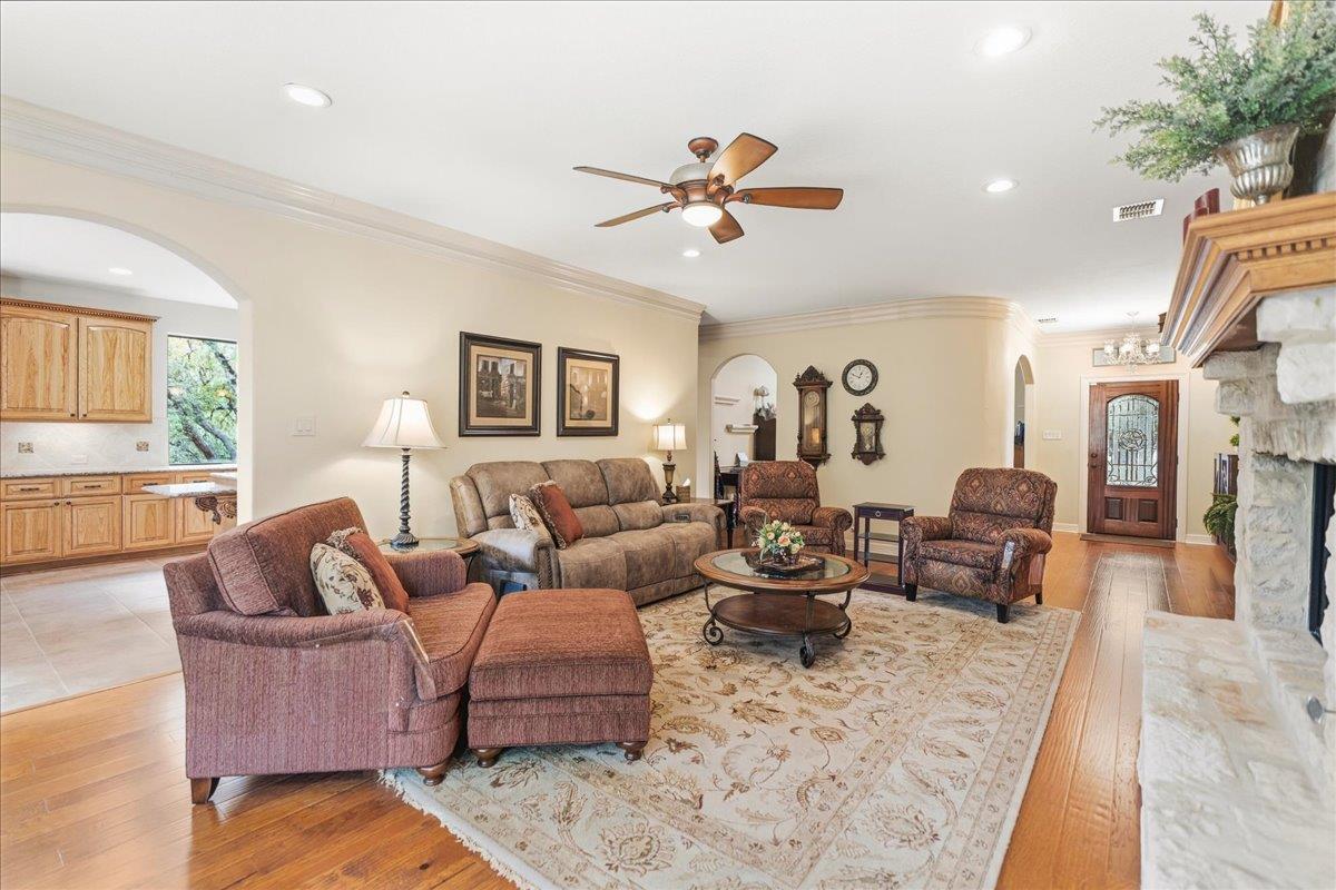 801 Rainbows End RD