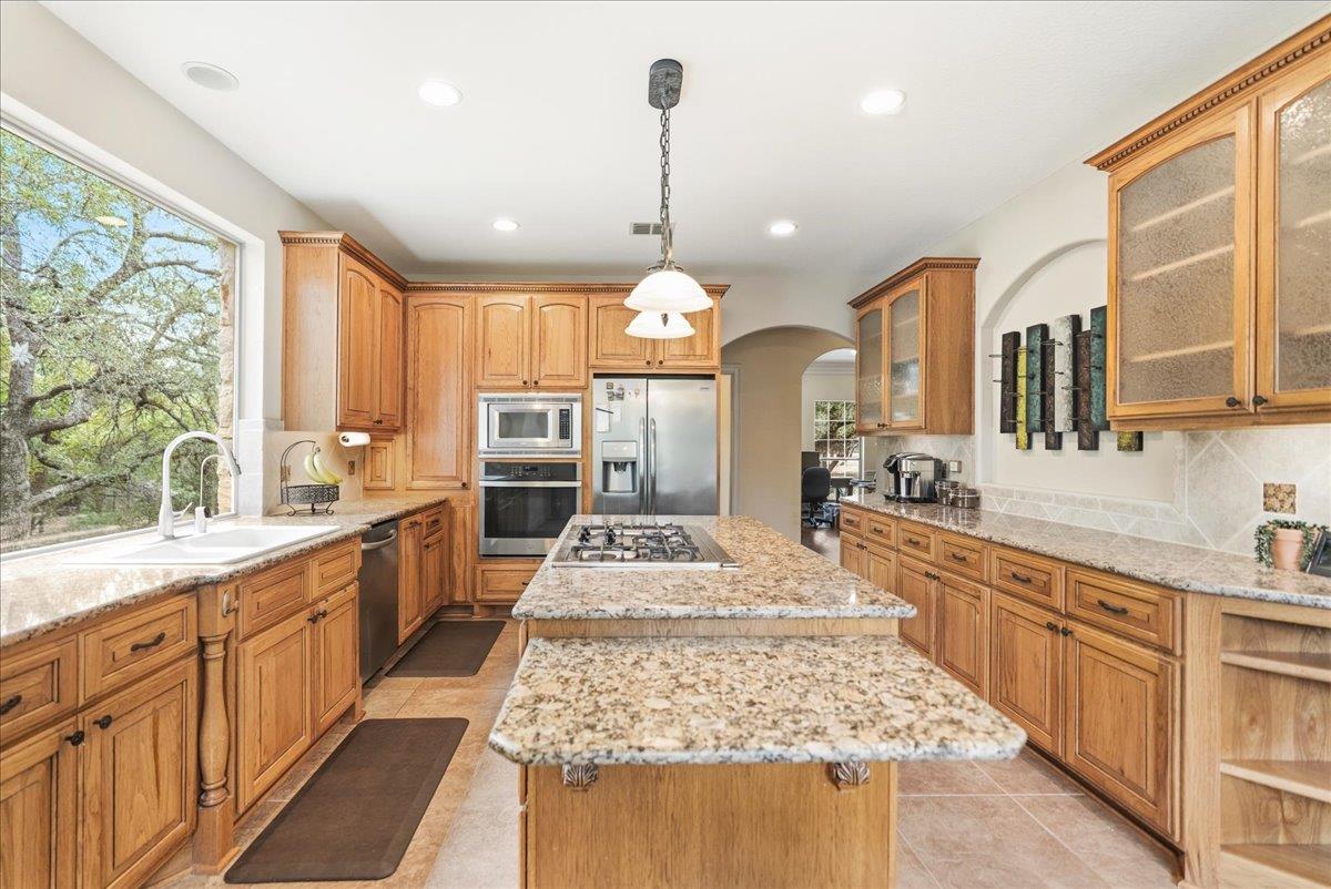 801 Rainbows End RD