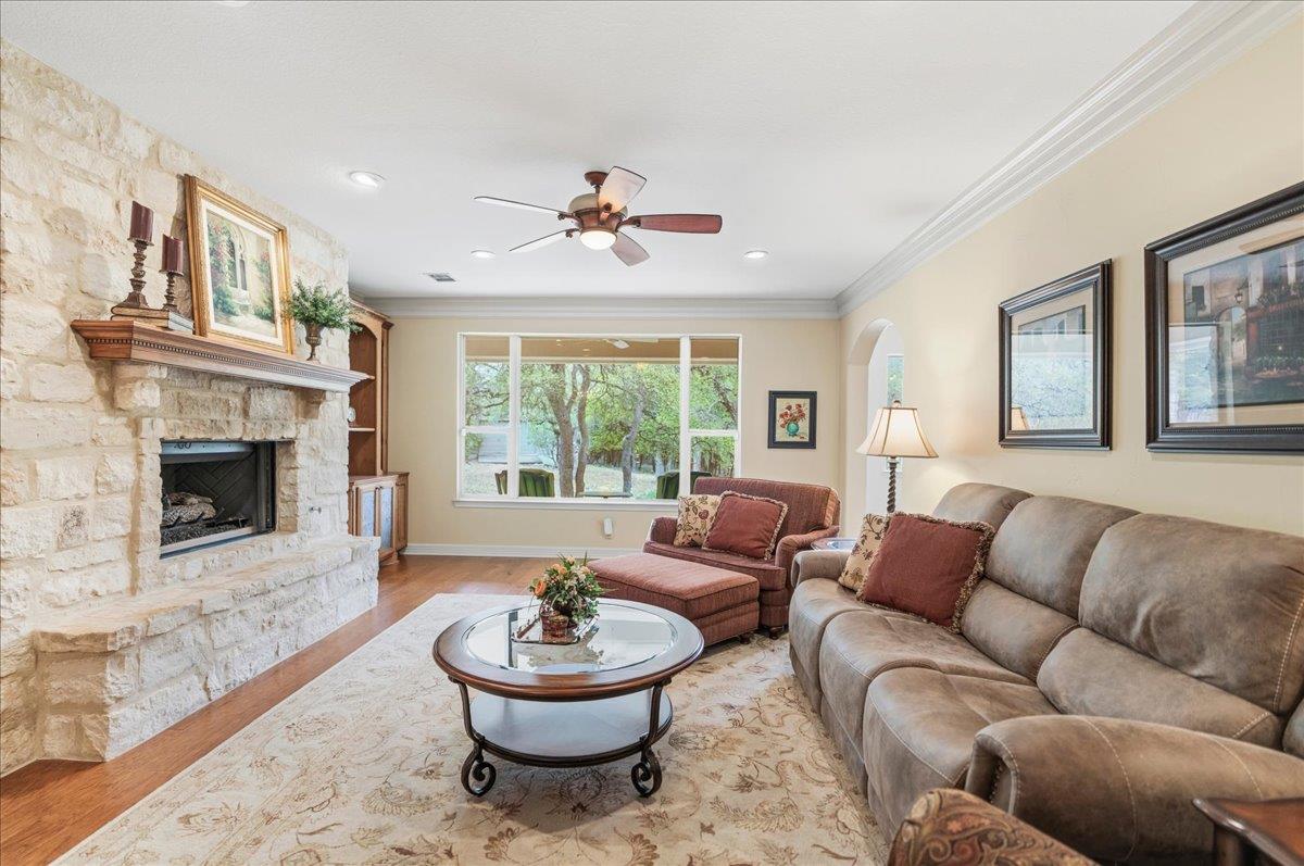 801 Rainbows End RD