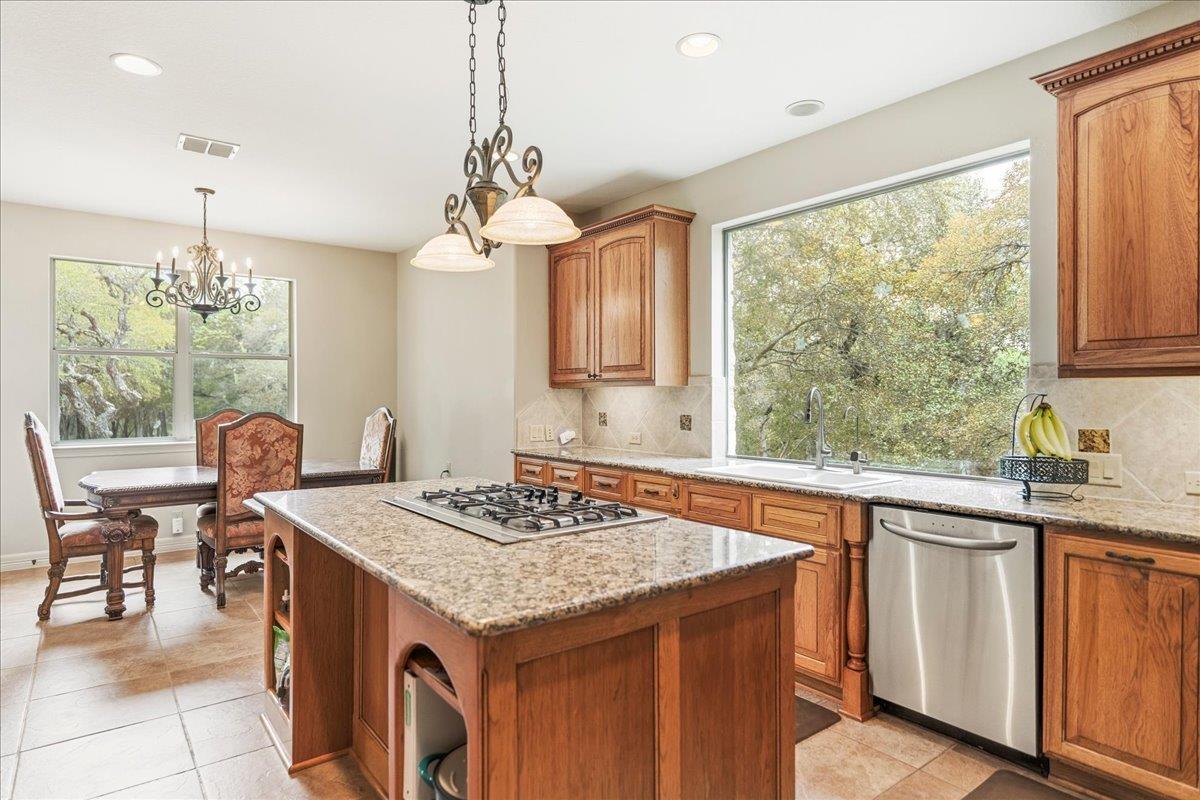 801 Rainbows End RD