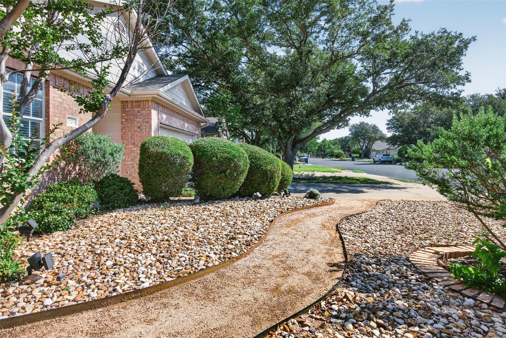 2203 Kimra LN