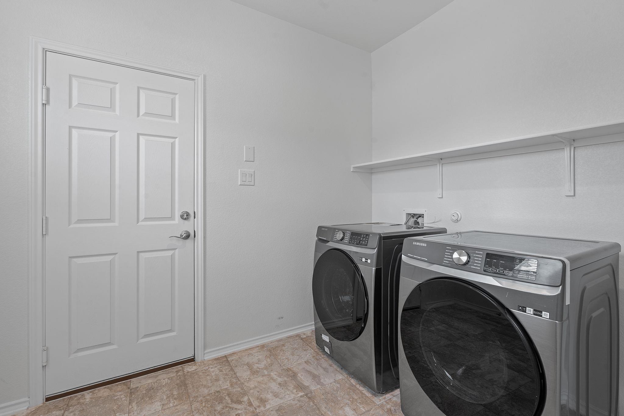 Kyle, Texas 78640, United States, 5 Bedrooms Bedrooms, ,3 BathroomsBathrooms,Residential,Active,142422