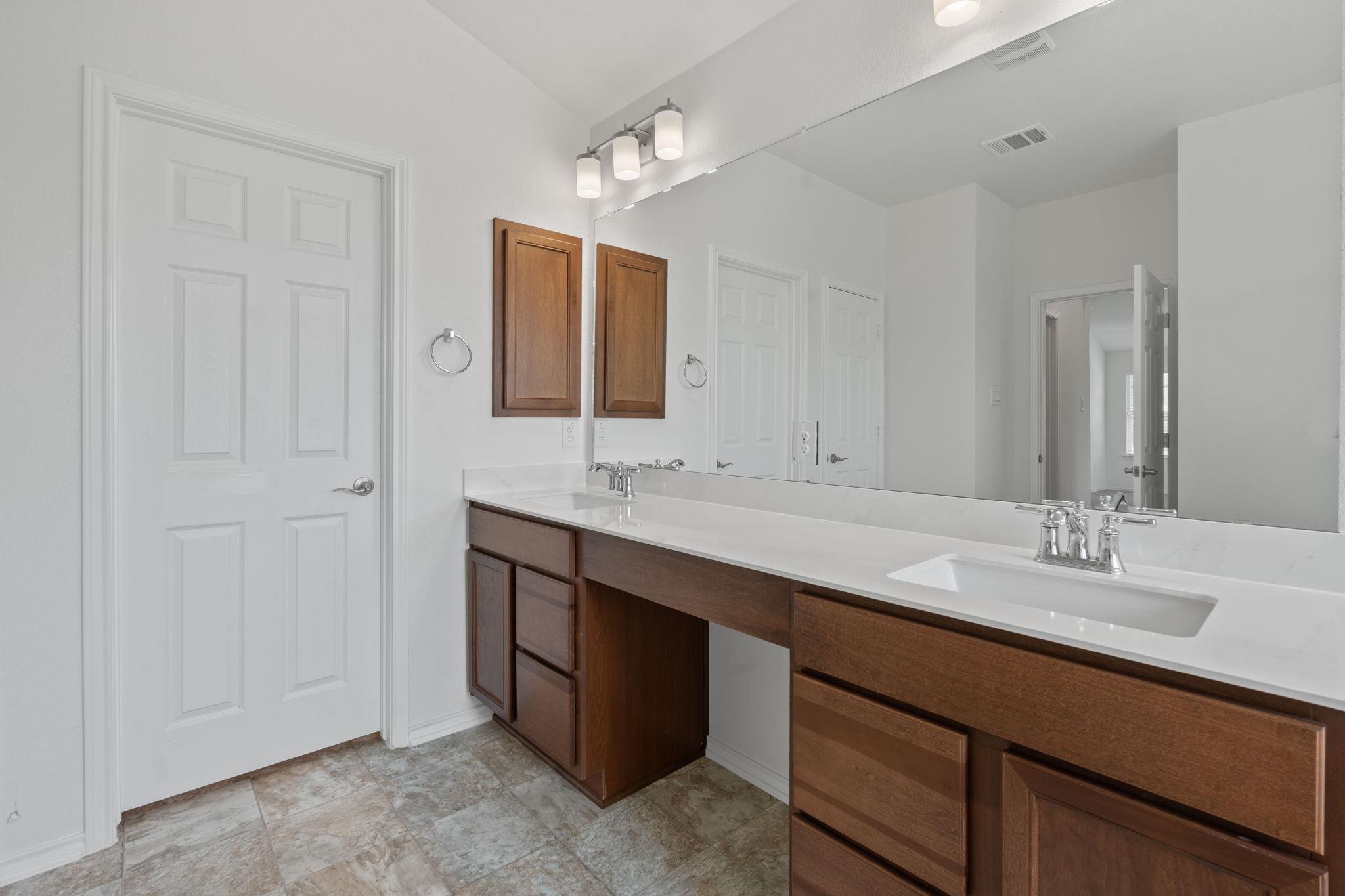 Kyle, Texas 78640, United States, 5 Bedrooms Bedrooms, ,3 BathroomsBathrooms,Residential,Active,142422