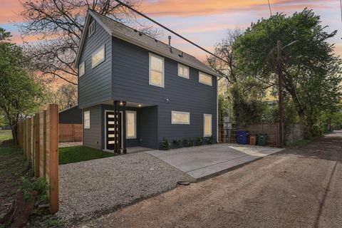 Photo of 2312 Canterbury St #B St, Austin, TX 78702 (MLS # 8232080)