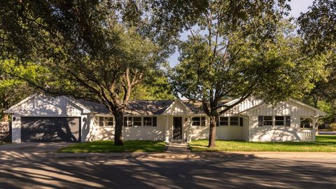 Photo of 2710 Greenlawn PKWY, Austin, TX 78757 (MLS # 5511536) Photo of 2710 Greenlawn PKWY, Austin, TX 78757 (MLS # 5511536)