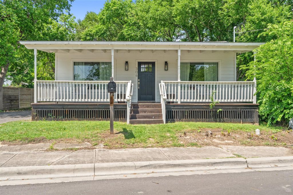 Photo of 306 Juarez ST, San Marcos, TX 78666 (MLS # 7145577)