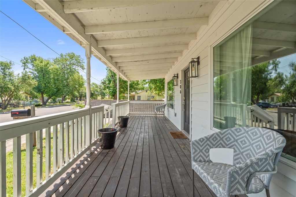 Photo of 306 Juarez ST, San Marcos, TX 78666 (MLS # 7145577)