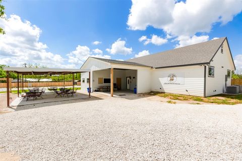 306 Oak ST Rockdale TX 76567