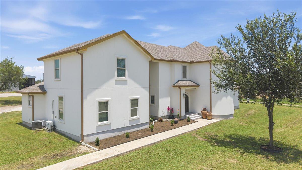 1206 Walter Hoffman RD