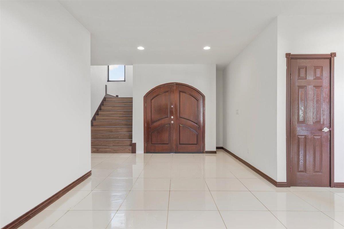 1206 Walter Hoffman RD