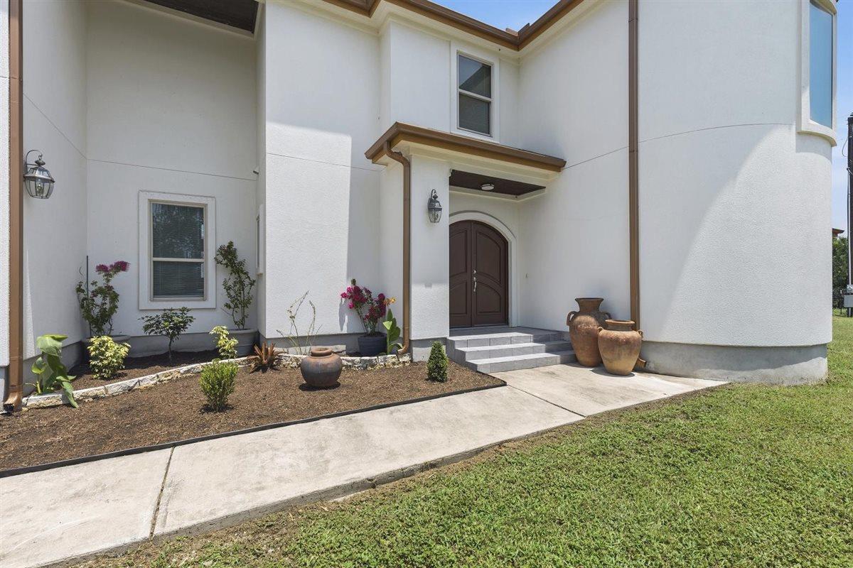1206 Walter Hoffman RD