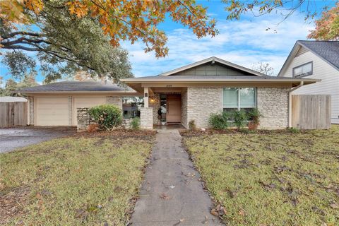 Photo of 2108 Wooten DR, Austin, TX 78757 (MLS # 2965407)