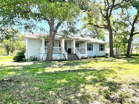 2105 W Gillis Ave Cameron TX 76520