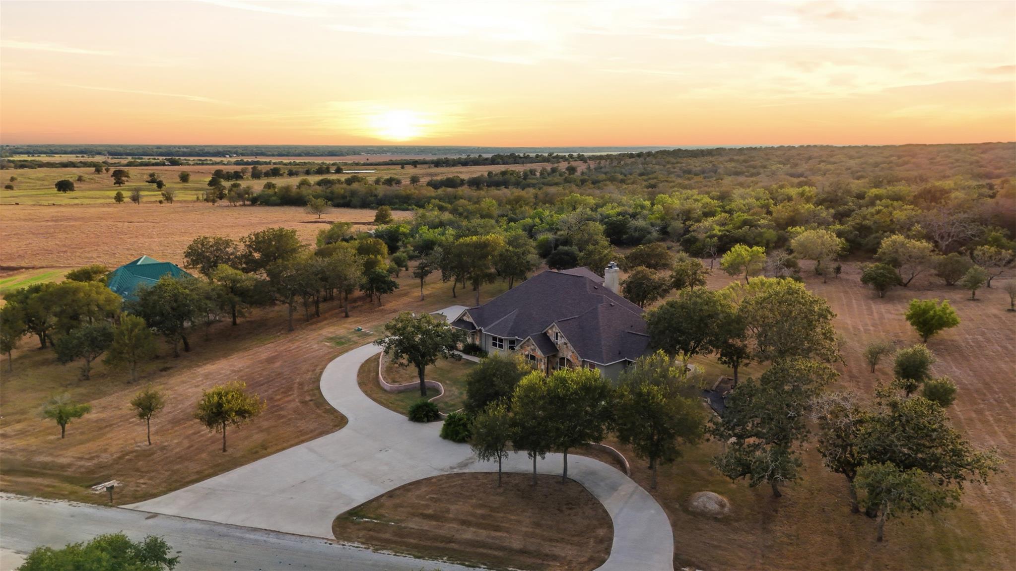 432 Creekwood DR