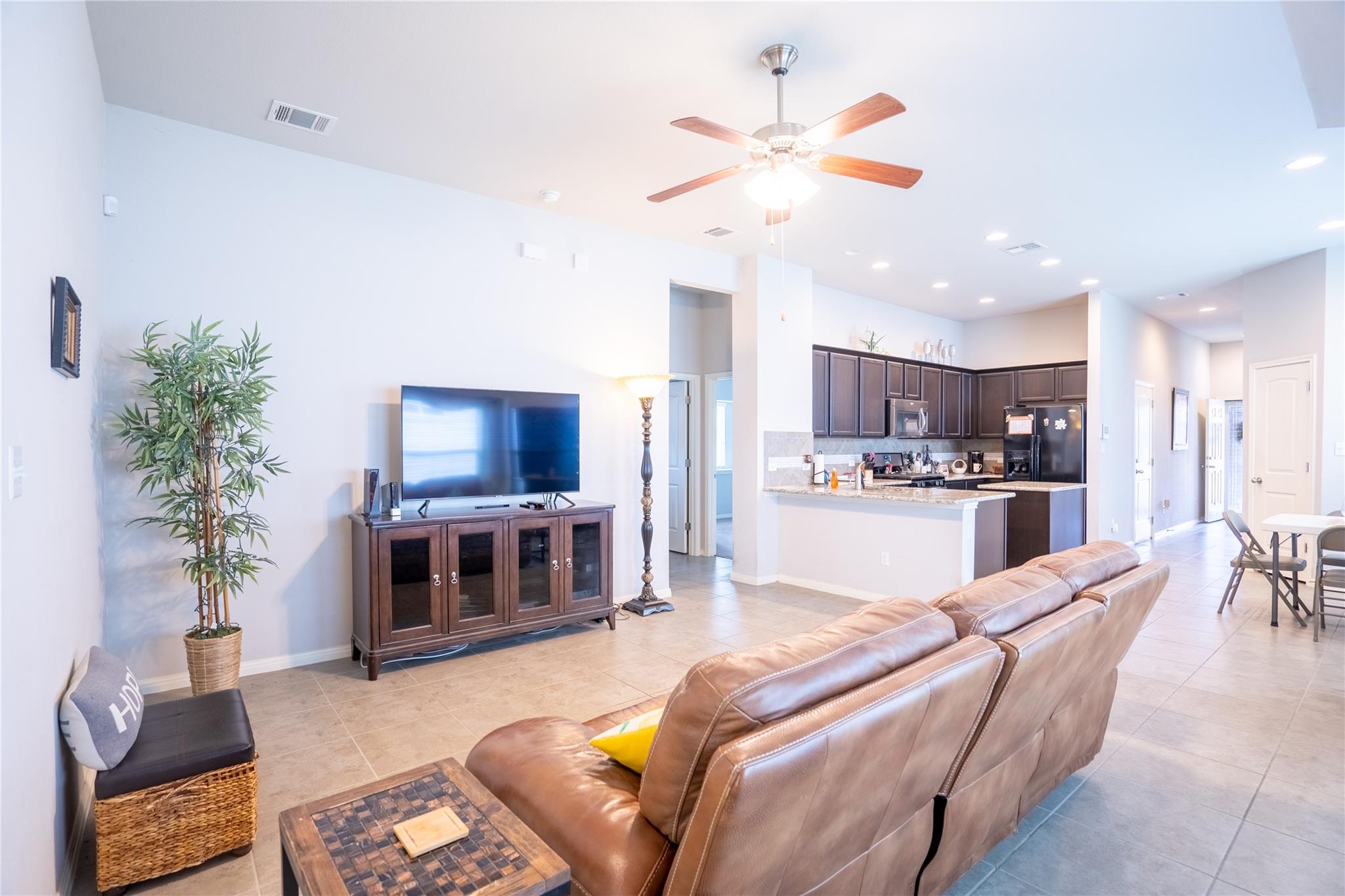 411 Tilly LN