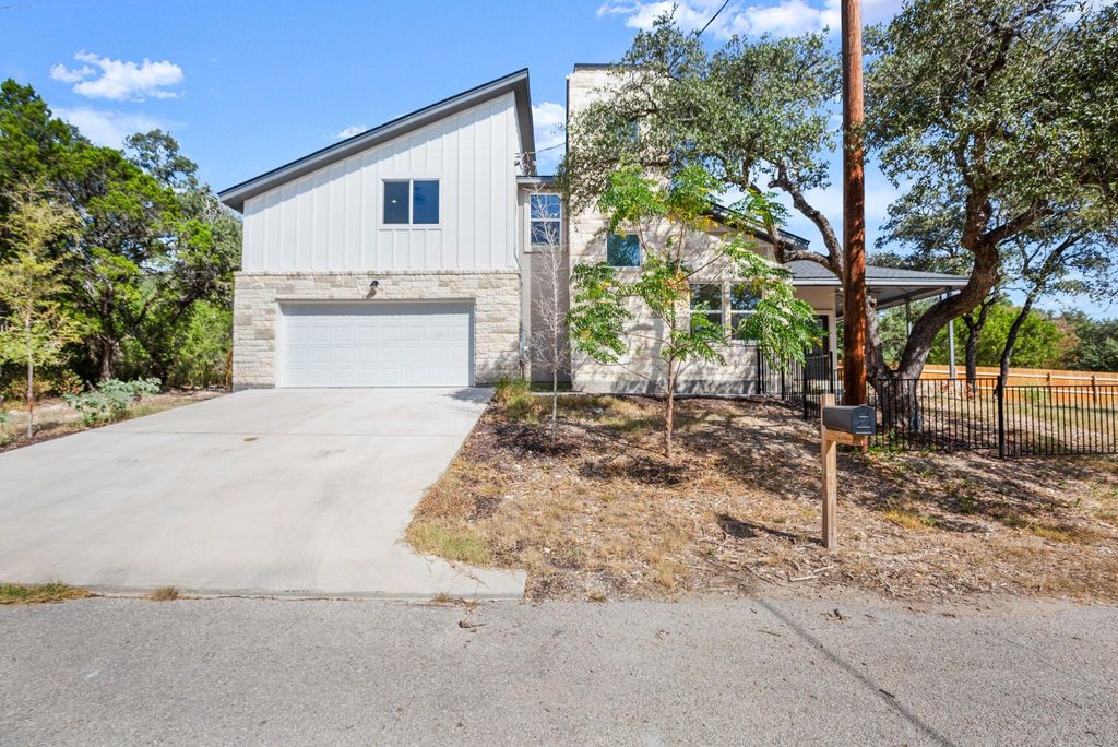 Photo for 18208 Gregg Bluff RD, Jonestown, TX 78645 (MLS # 7020304)