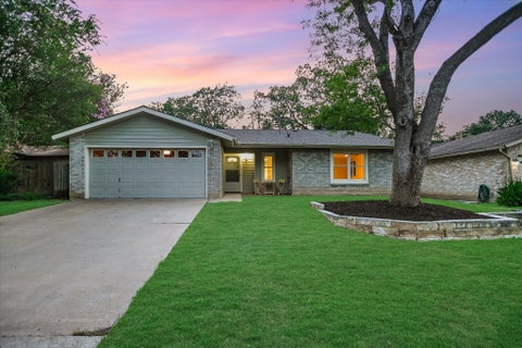 Photo of 6906 Moonmont DR, Austin, TX 78745 (MLS # 9199056)