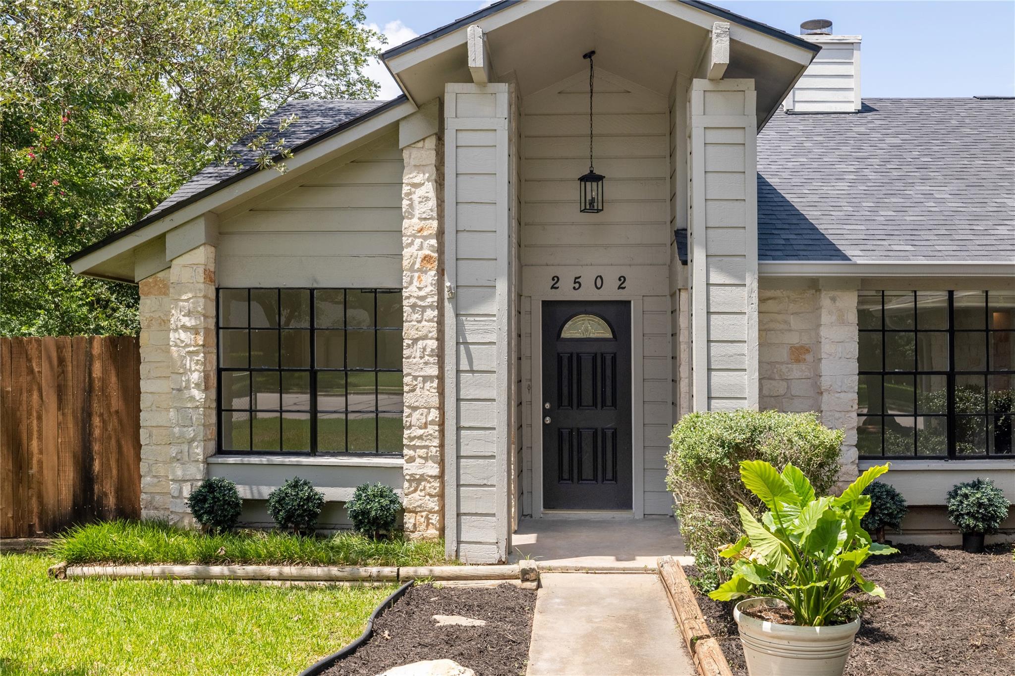 2502 W Messick LOOP