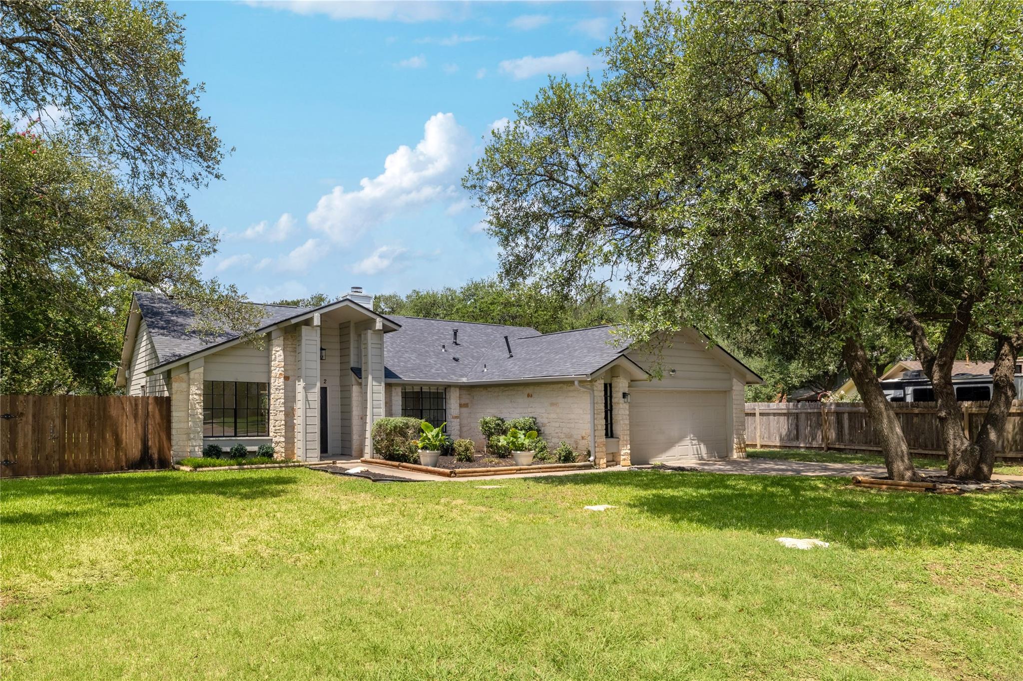 2502 W Messick LOOP