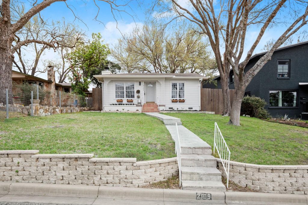 Photo of 2109 Travis Heights BLVD, Austin, TX 78704 (MLS # 7063576)