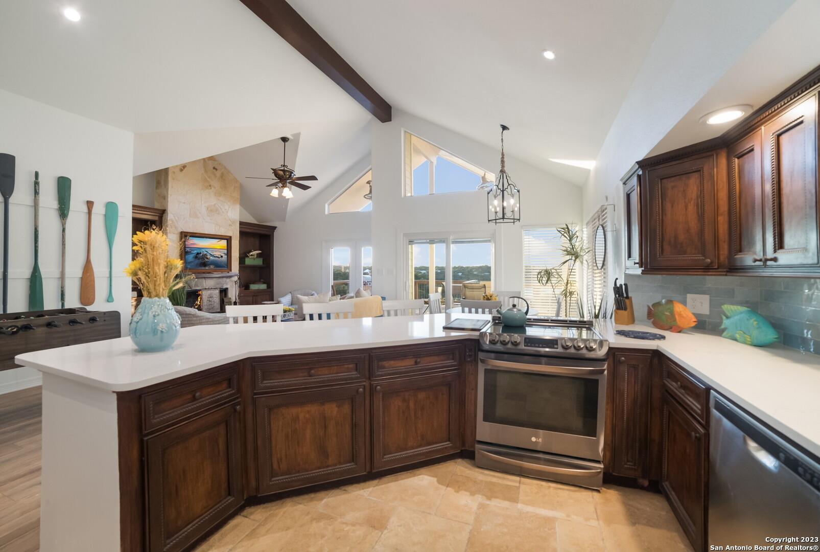 693 Riviera DR