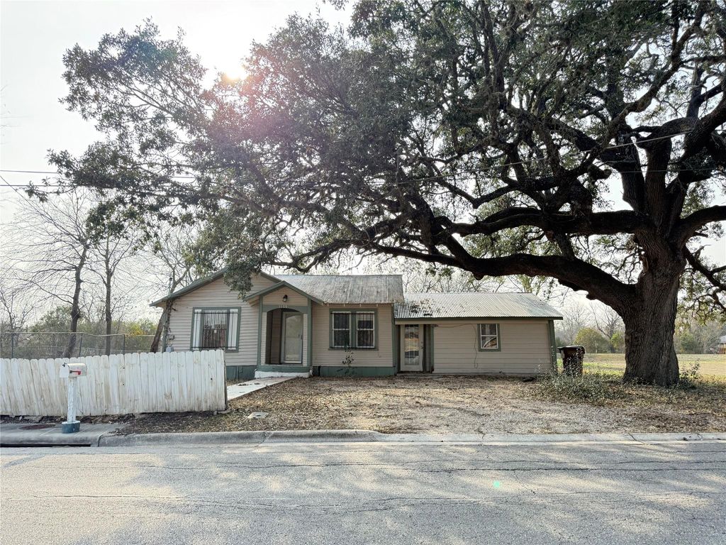 Photo of 1109 Pecos ST, Lockhart, TX 78644 (MLS # 8293604)