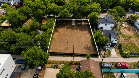 Photo of 2101 E 8TH ST, Austin, TX 78702 (MLS # 7826951)