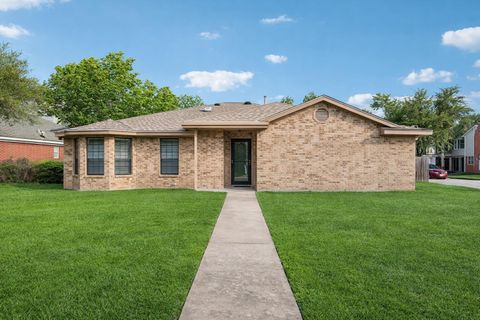 1800 Cedarlawn ST Taylor TX 76574
