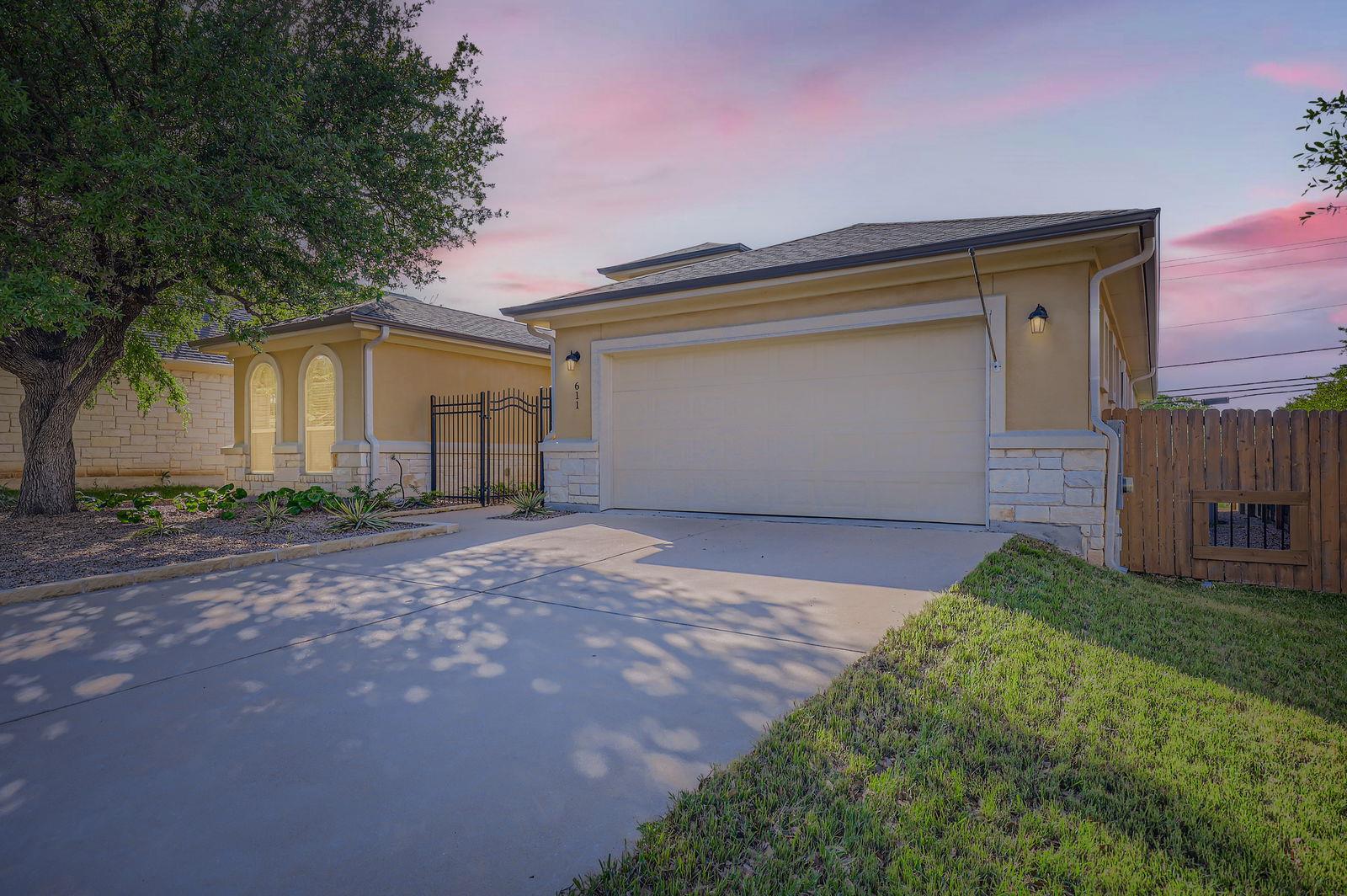 611 Algerita DR