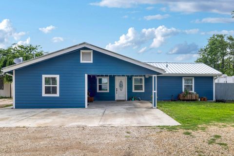 5902 N Main ST N Taylor TX 76574