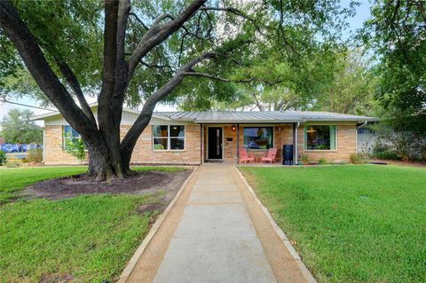 Photo of 5500 Mapleleaf DR, Austin, TX 78723 (MLS # 6382697)