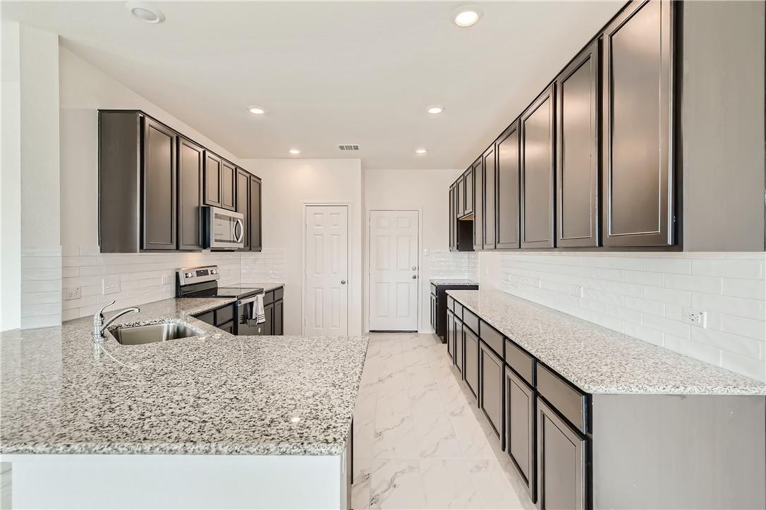 19201 James Carter Jr ST