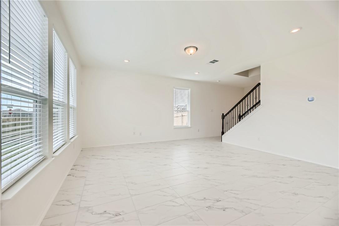 19201 James Carter Jr ST