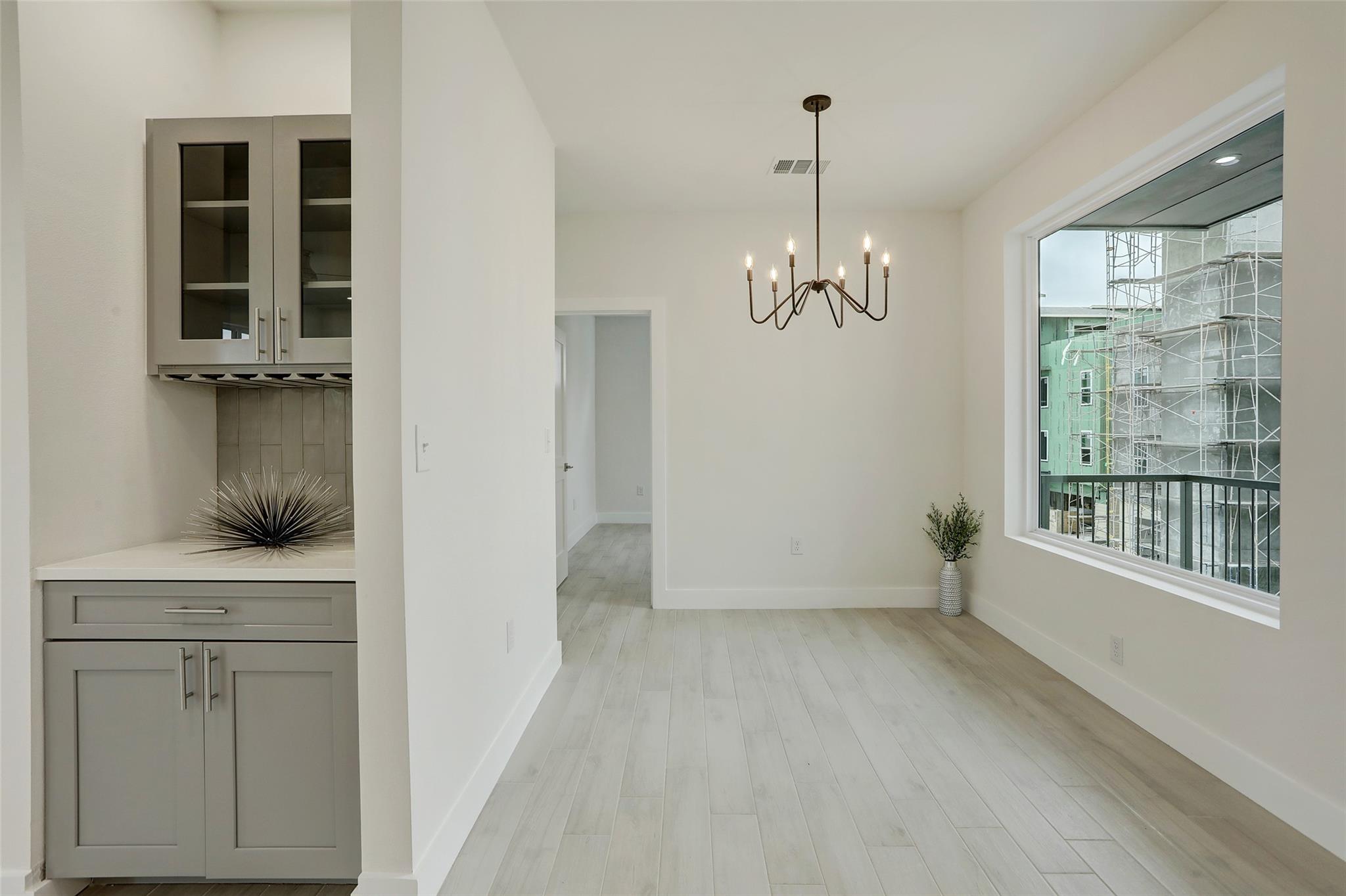 4300 Mansfield Dam RD 1521 / 1531