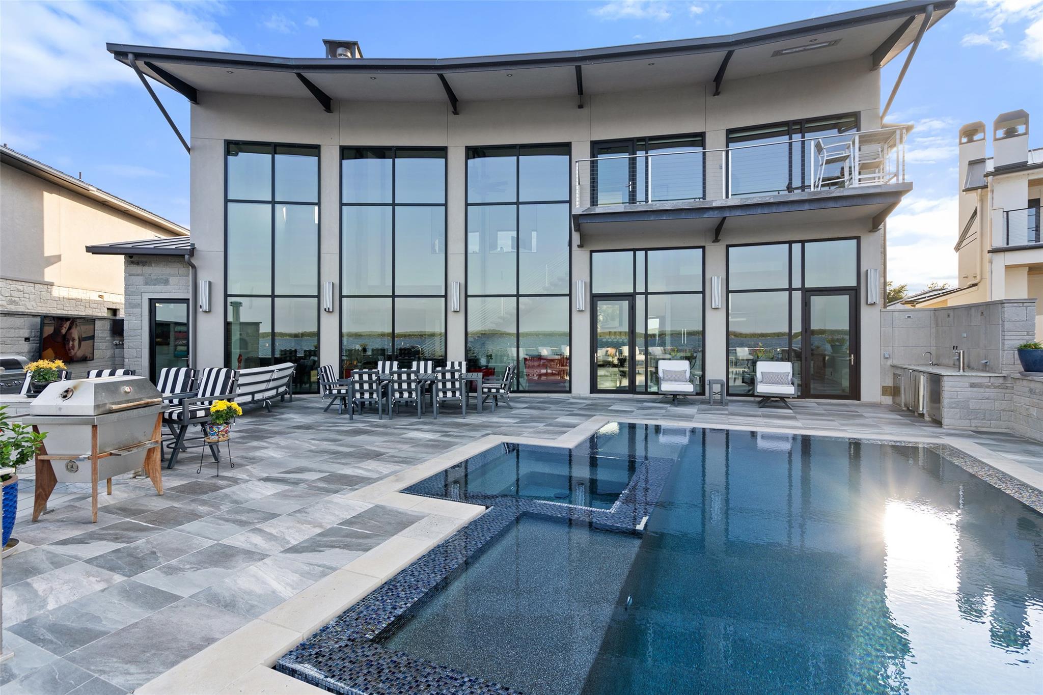 402 Lighthouse DR